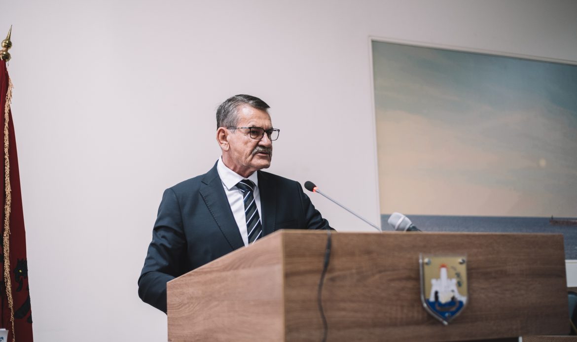 Fjalimi i Kryetarit të Komunës në Kuvend për viktimat e pandemisë së koronavirusit në Ulqin